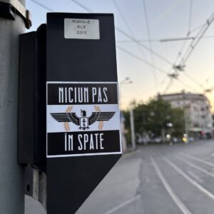 Set 100 stickere Niciun pas în spate
